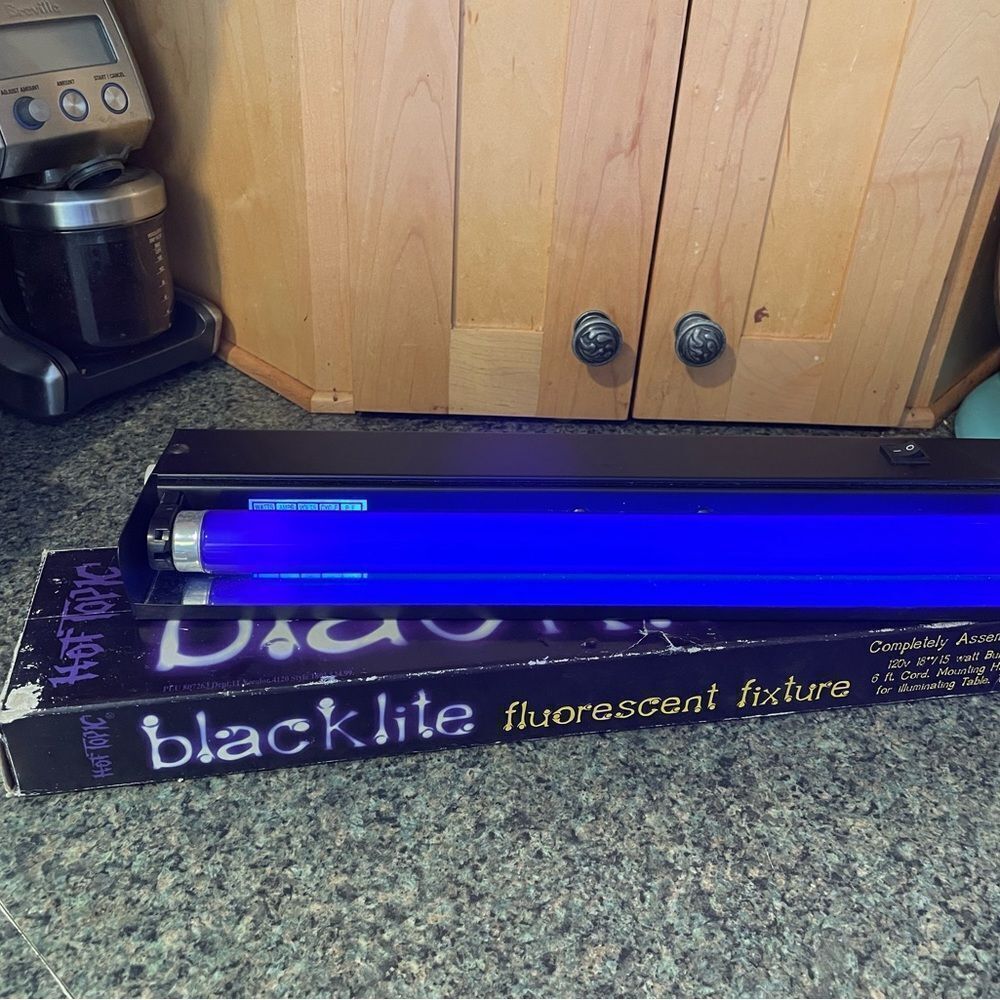 Hot Topic Vintage blacklite fluorescent light fixture. HTF - Picture 7 of 7
